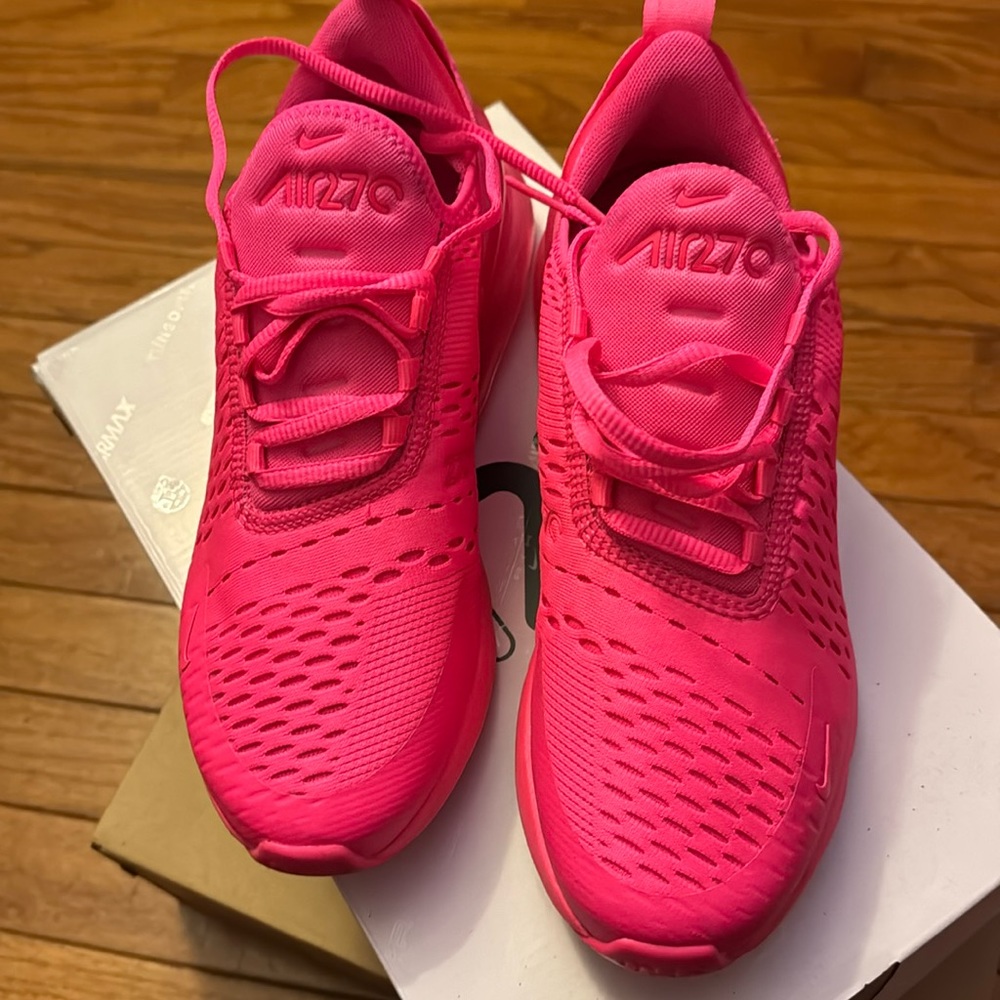 Ladies sneakers